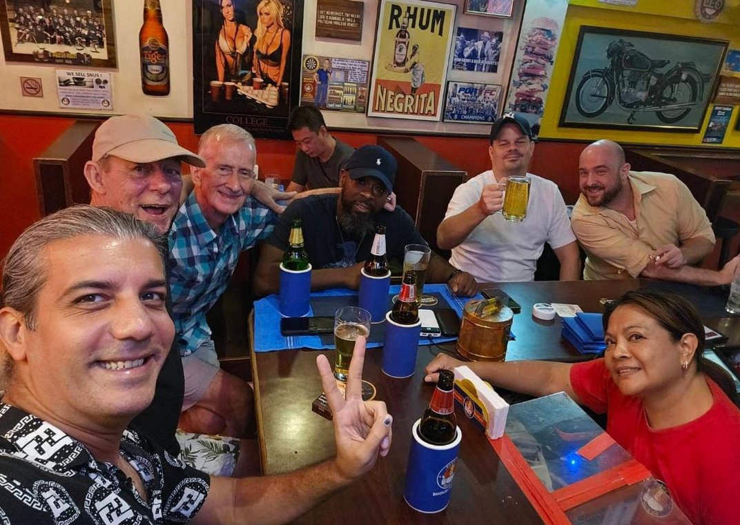 buddy's bar & grill